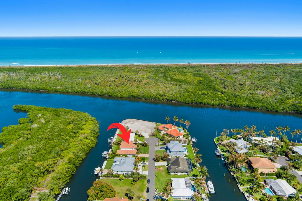 Photo of 8565 SE Palm Street SE, Hobe Sound, FL 33455 (MLS # B26007267)