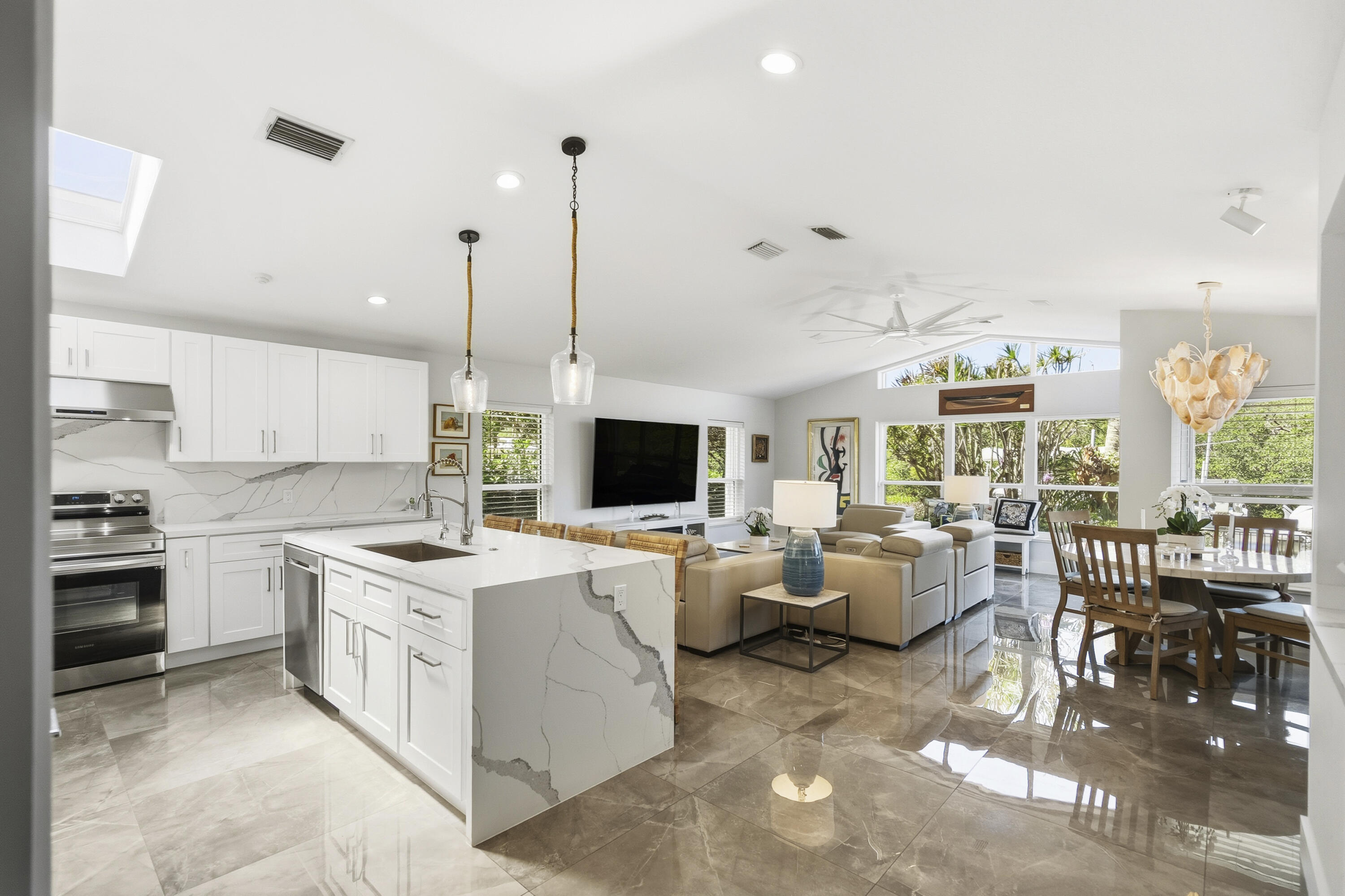 NORTH HOBE SOUND SHORES - Residential