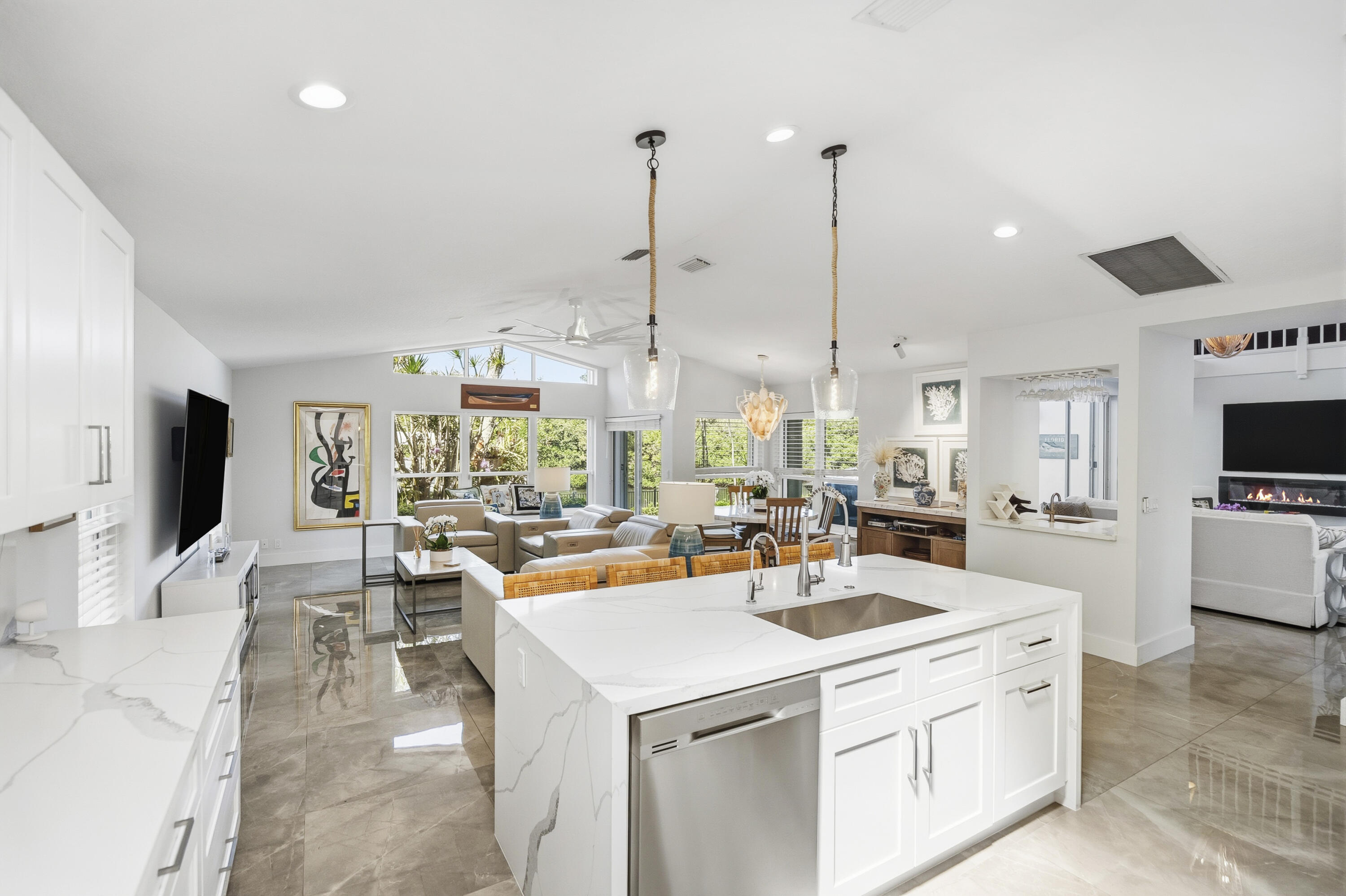 NORTH HOBE SOUND SHORES - Residential