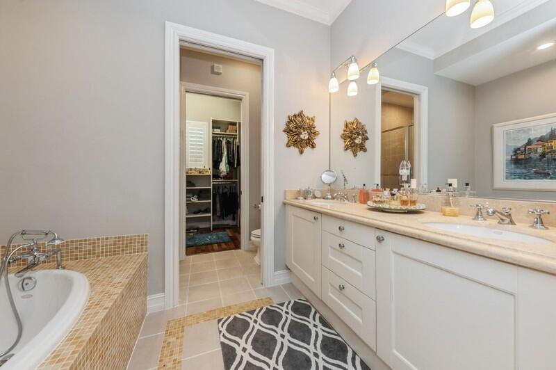 MALLORY SQUARE - Residential