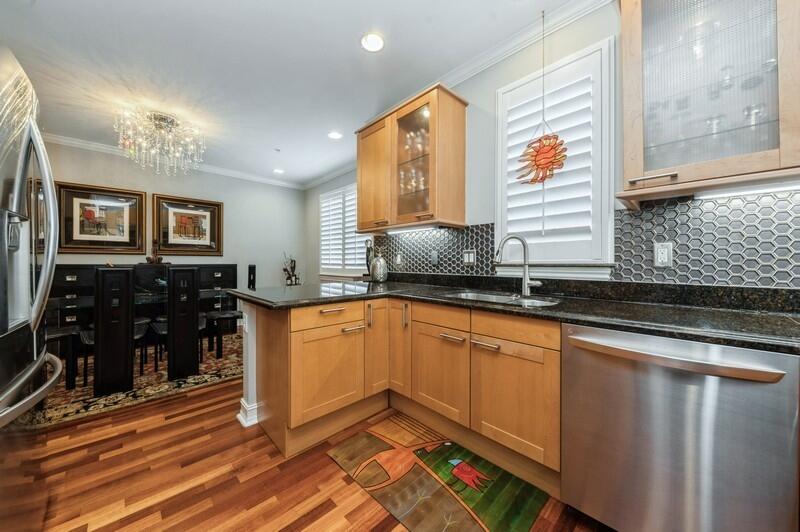 MALLORY SQUARE - Residential