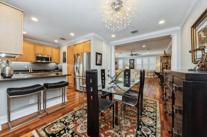 MALLORY SQUARE - Residential