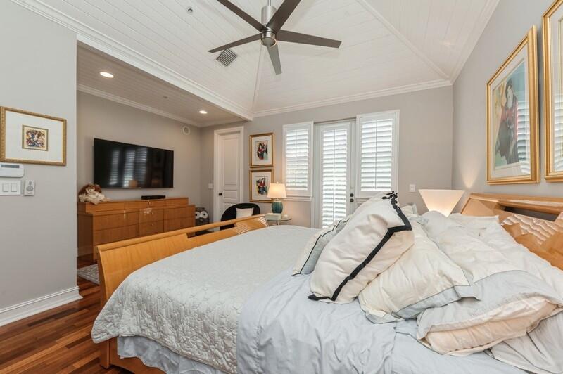 MALLORY SQUARE - Residential