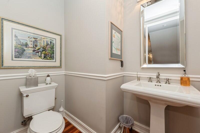 MALLORY SQUARE - Residential