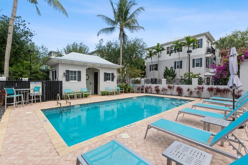 MALLORY SQUARE - Residential