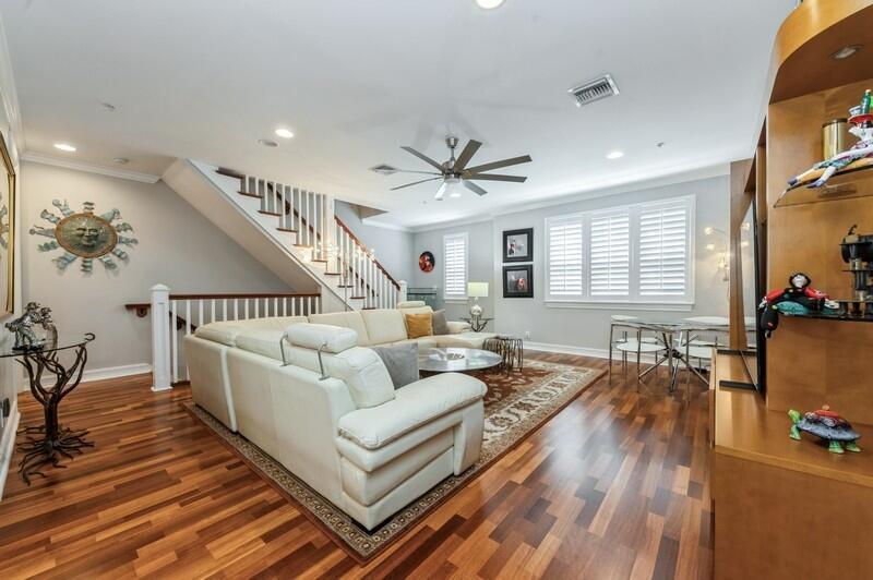 MALLORY SQUARE - Residential
