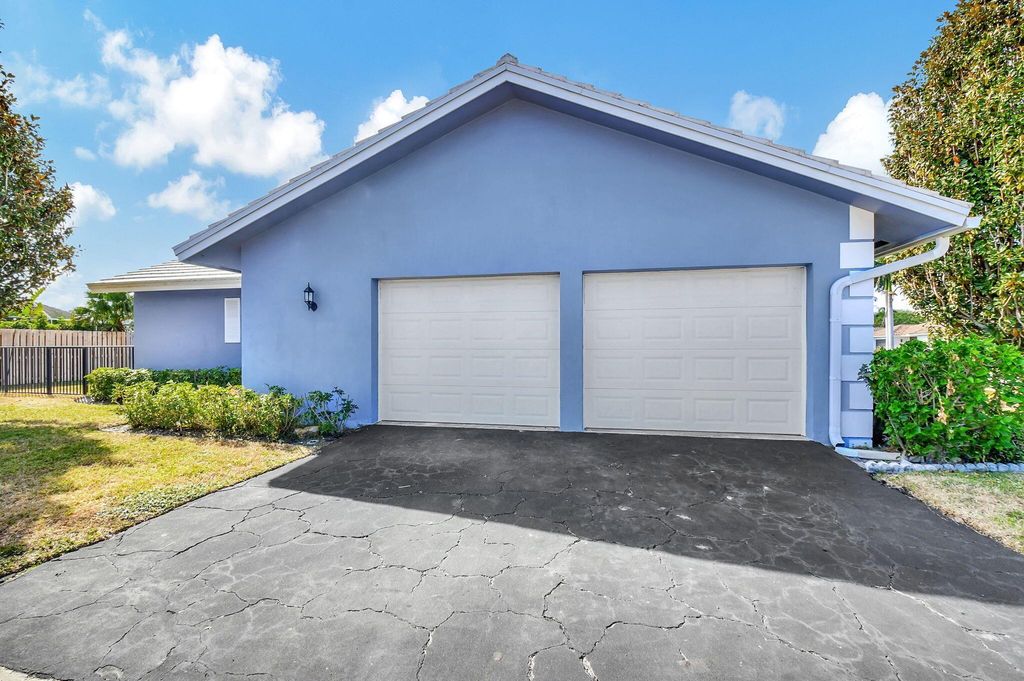 Photo of 900 SW 3rd Street, Boca Raton, FL 33486 (MLS # R11040631)