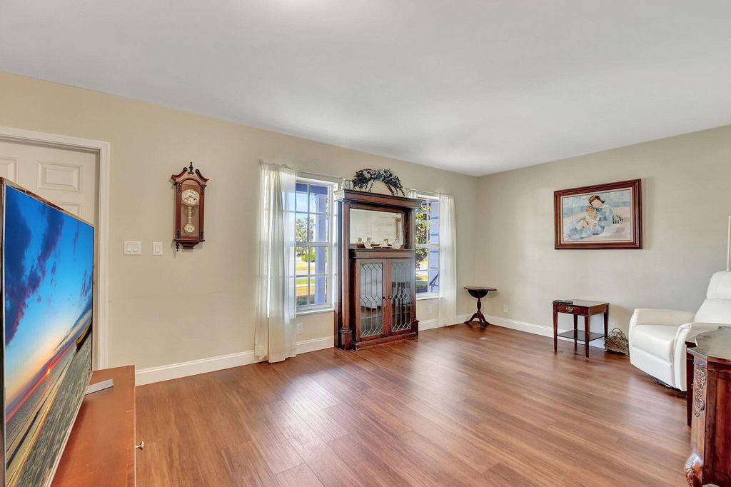 Photo of 900 SW 3rd Street, Boca Raton, FL 33486 (MLS # R11040631)