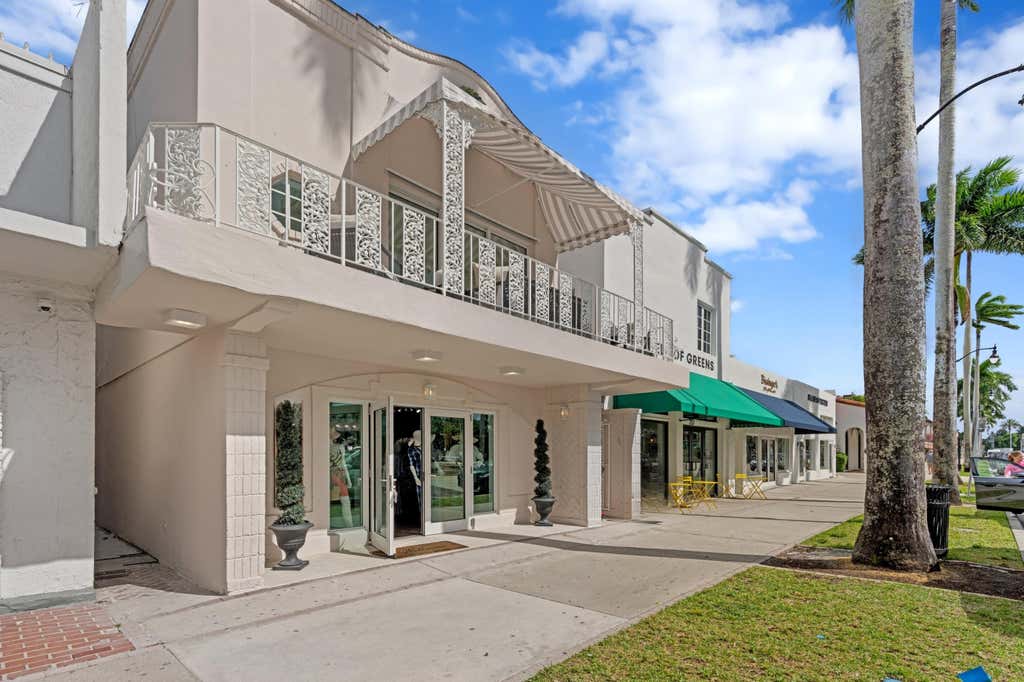 Photo of 255 ROYAL POINCIANA Way #2nd floor, Palm Beach, FL 33480 (MLS # B26068831)