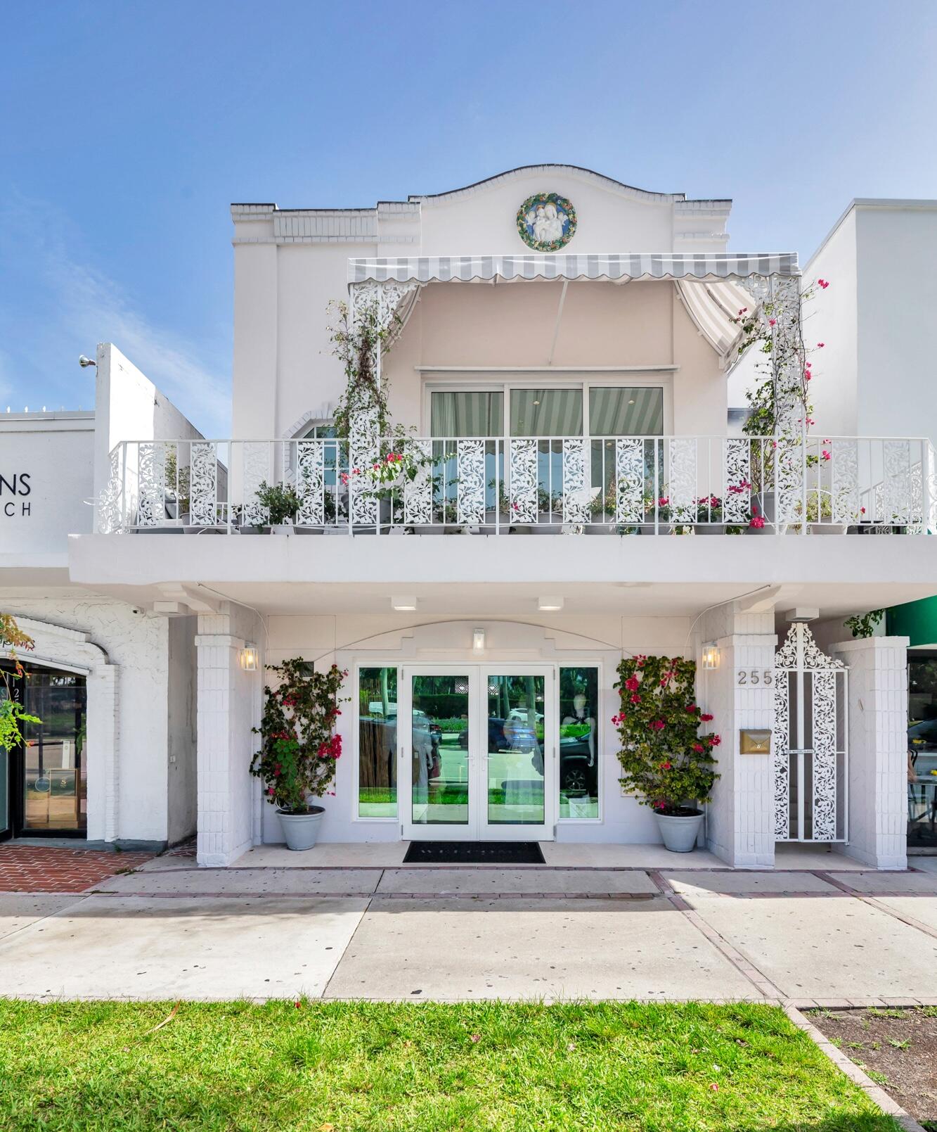 255 ROYAL POINCIANA Way 2nd floor