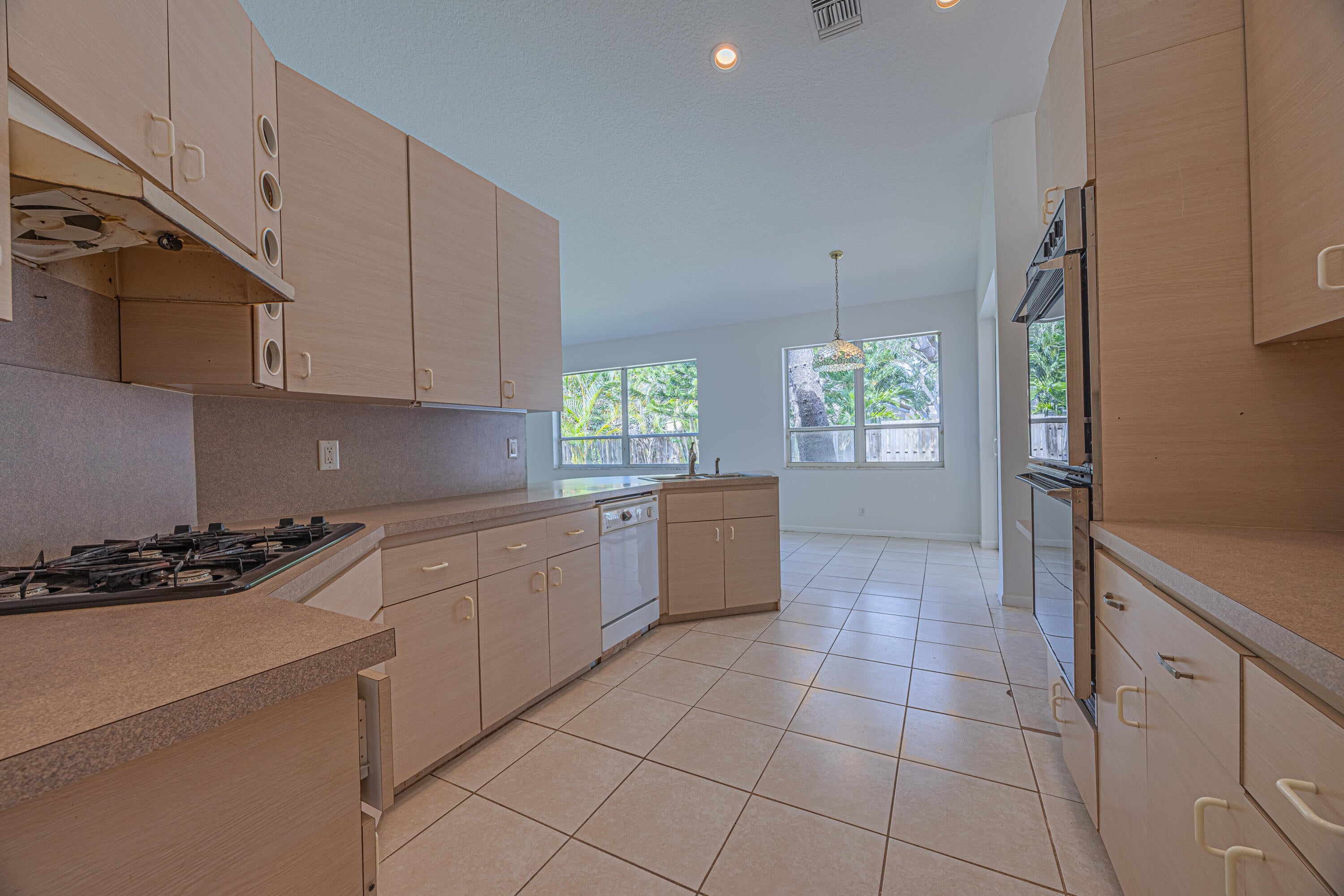 10206 ALLAMANDA Boulevard