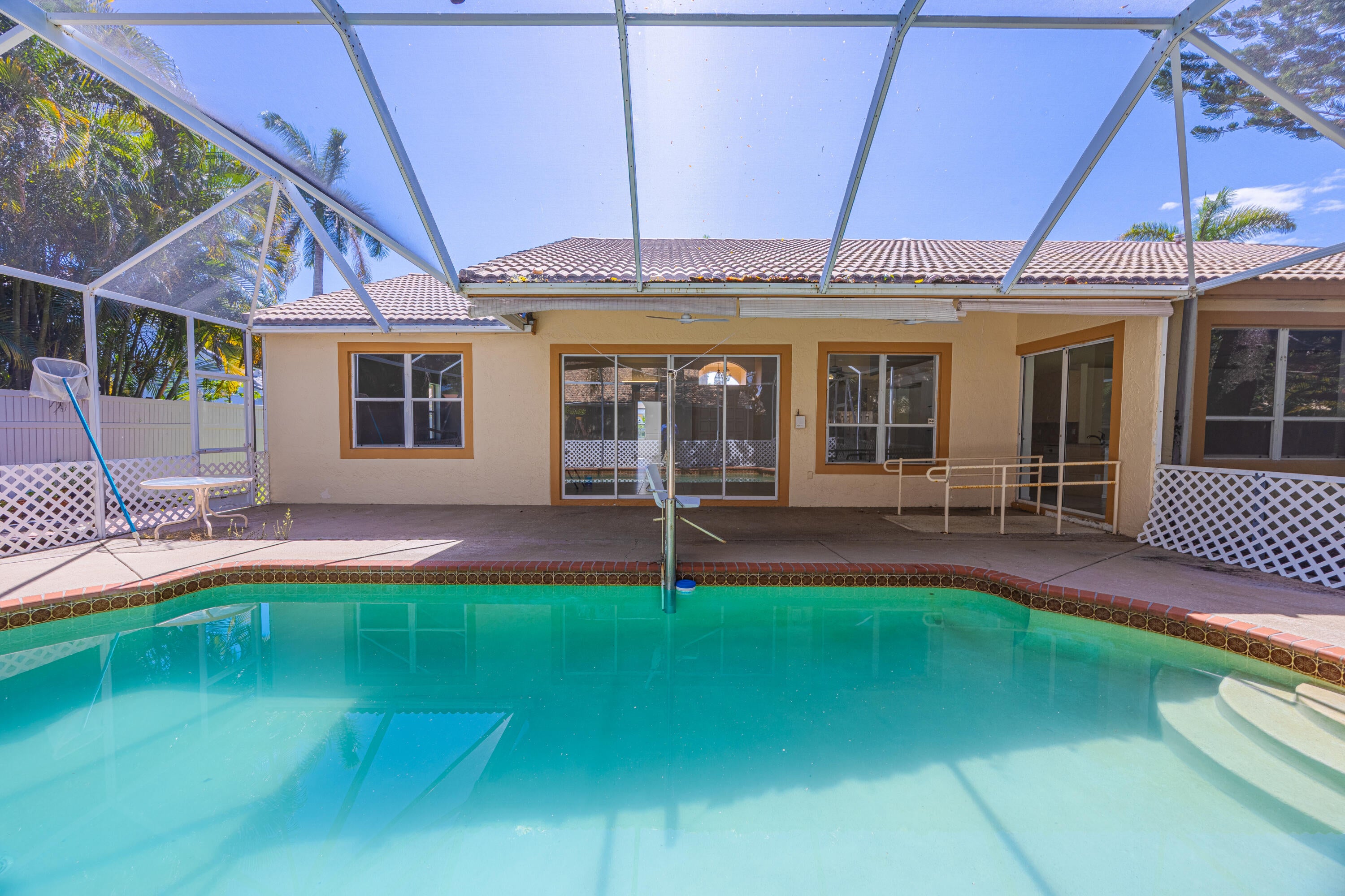 10206 ALLAMANDA Boulevard
