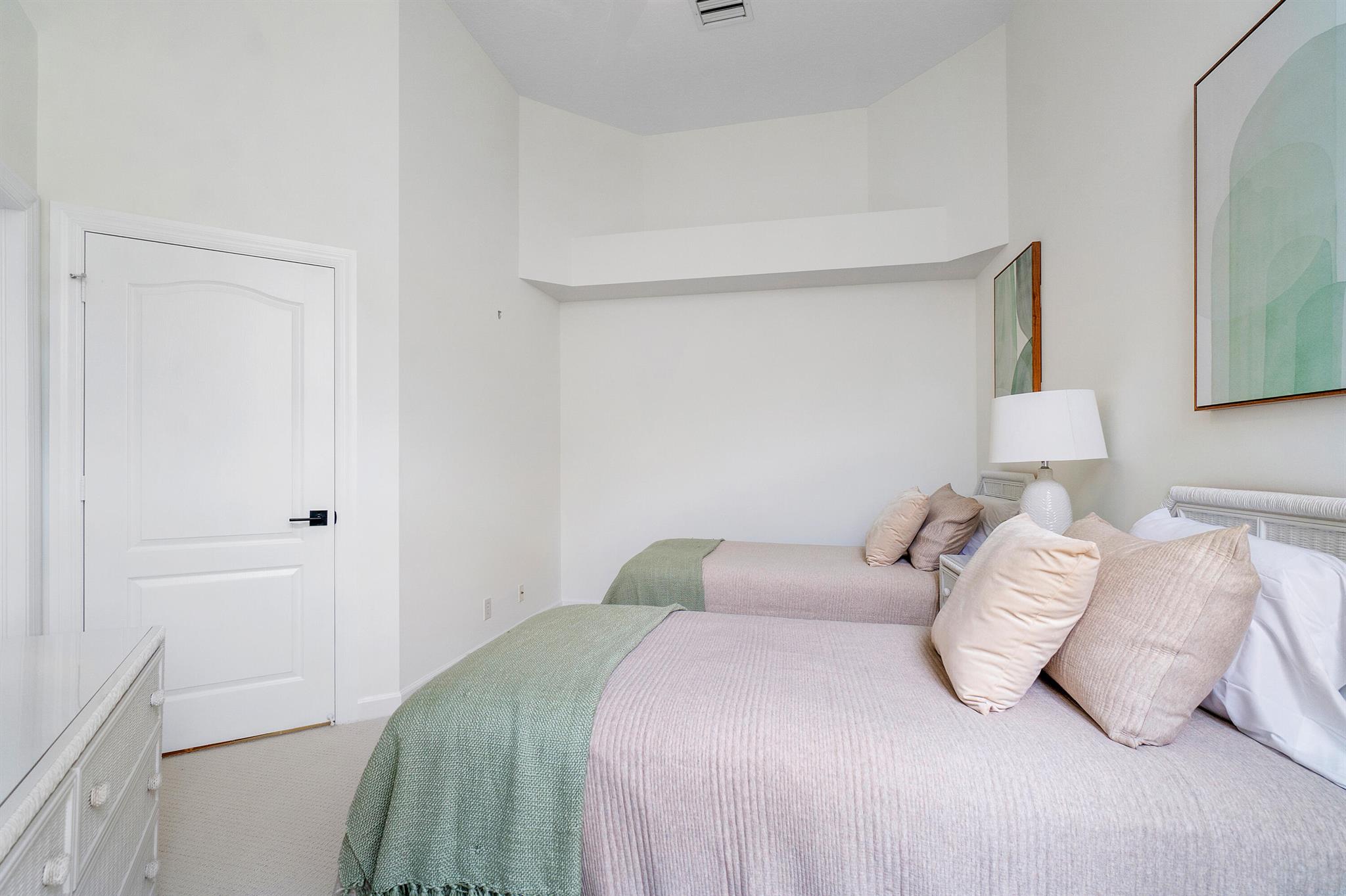 CORAL CAY - Residential Lease