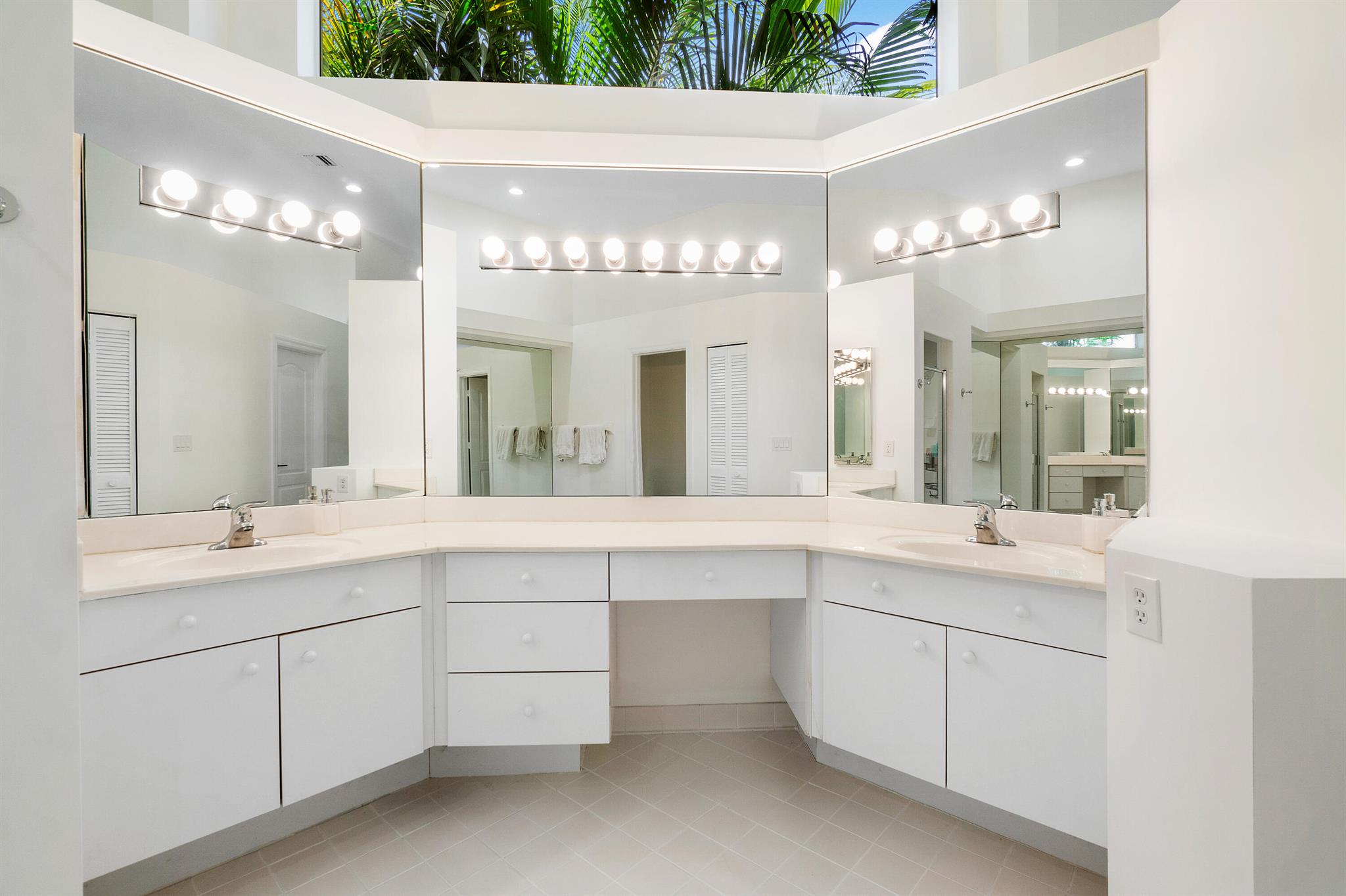 CORAL CAY - Residential Lease