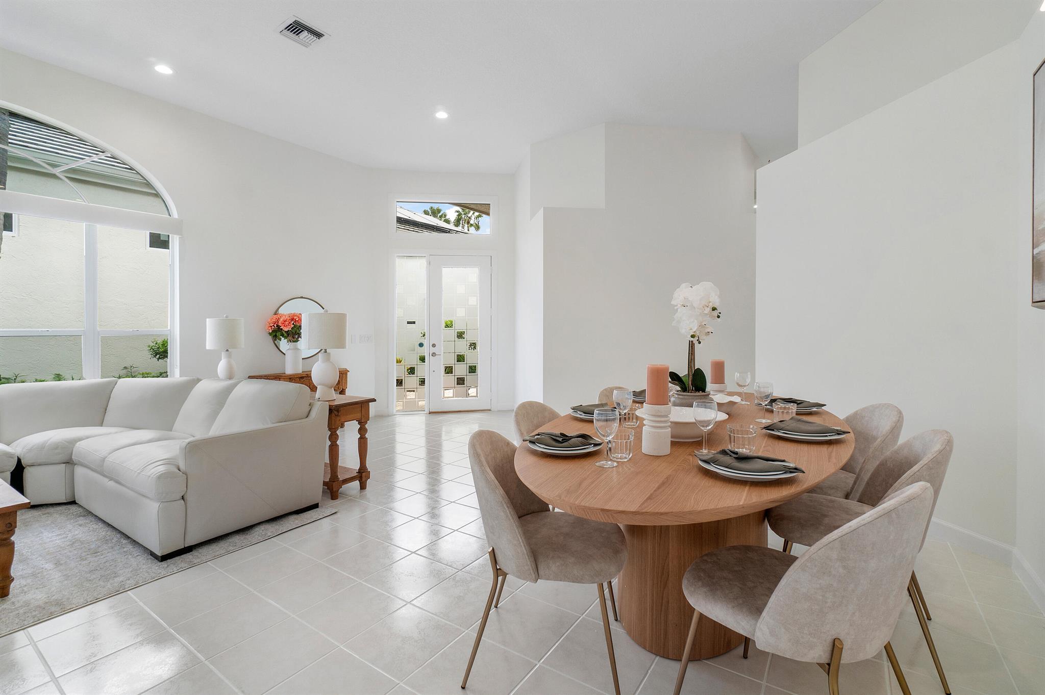 CORAL CAY - Residential Lease