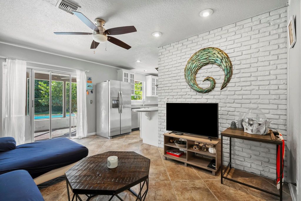 Photo of 2870 Susan Avenue, Palm Beach Gardens, FL 33410 (MLS # R11137753)