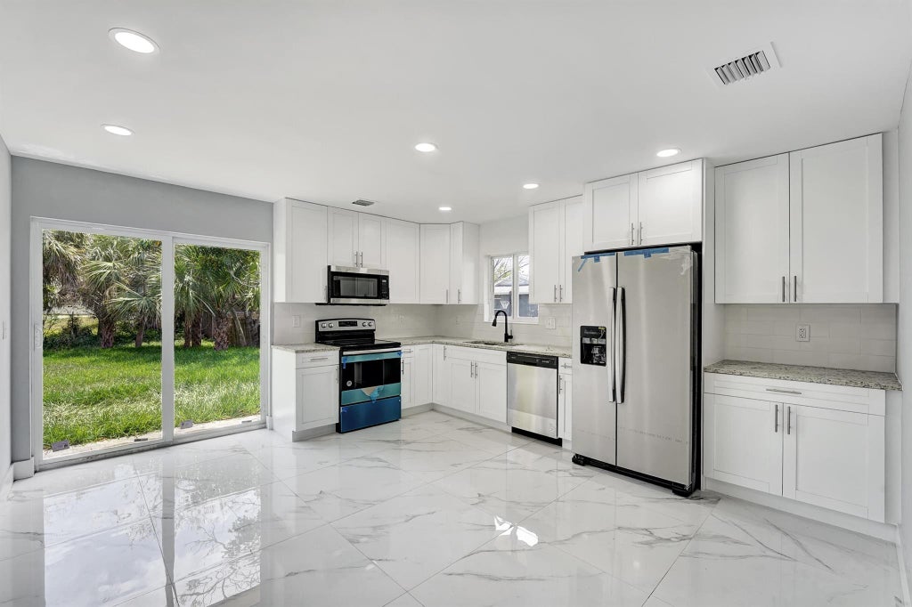 Photo of 264 NW 1 Terrace, Deerfield Beach, FL 33441 (MLS # R10922407)