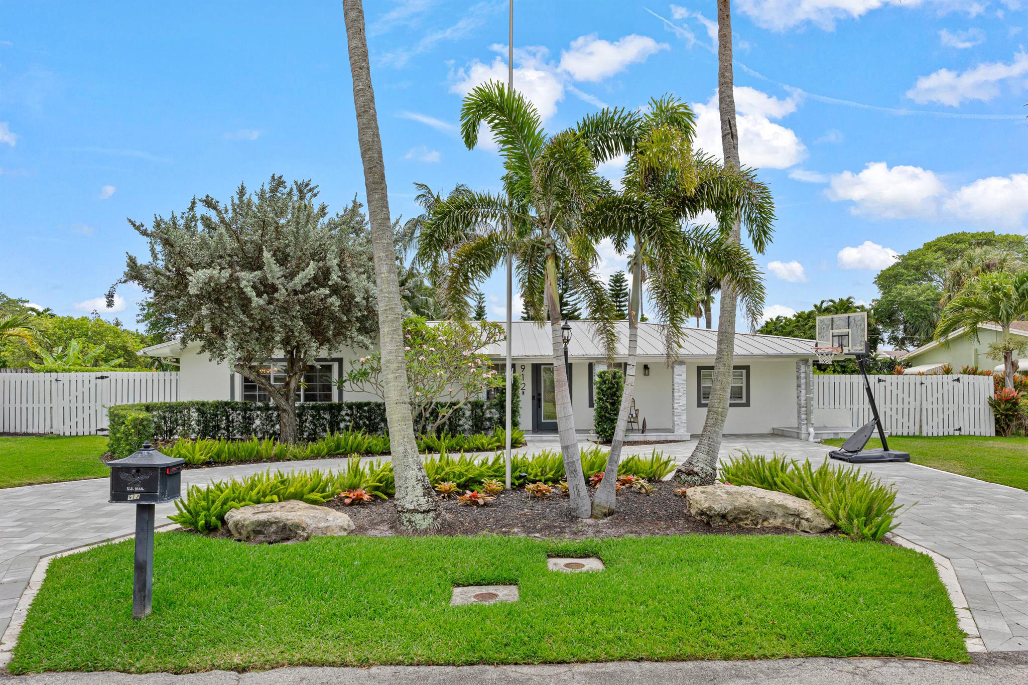 912 Roberts Road