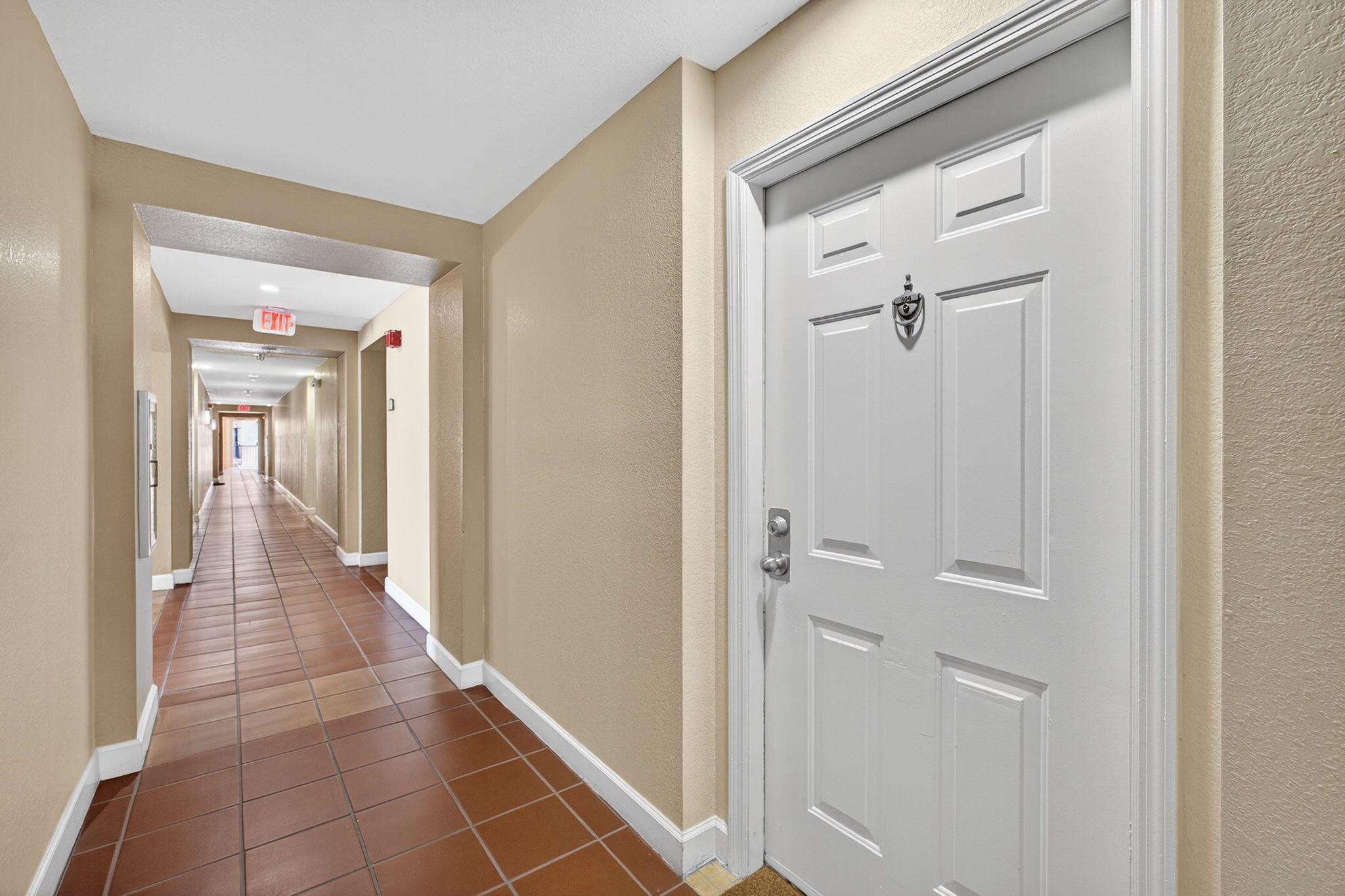 RARE POOL VIEW, CORNER UNIT, 2-BEDROOM W/2-MASTER SUITES, 2-FULL BATHS, GRANITE COUNTER-TOPS IN KITCHEN, 1140 SQ FT., UNFURNISHED. CLOSE TO ELEVATOR. PARKING SPACE # 558TILE / CARPET. WALK TO EVERYTHING CITYPLACE HAS TO OFFER! KRAVIS CTR, CONVENTION CTR., 360 ROSEMARY, BRIGHT-LINE TRAIN, TRI-RAIL, PBI 10-MIN., PALM BEACH 1.5 MILES, CLEMATIS ST., AND MUCH MORE !