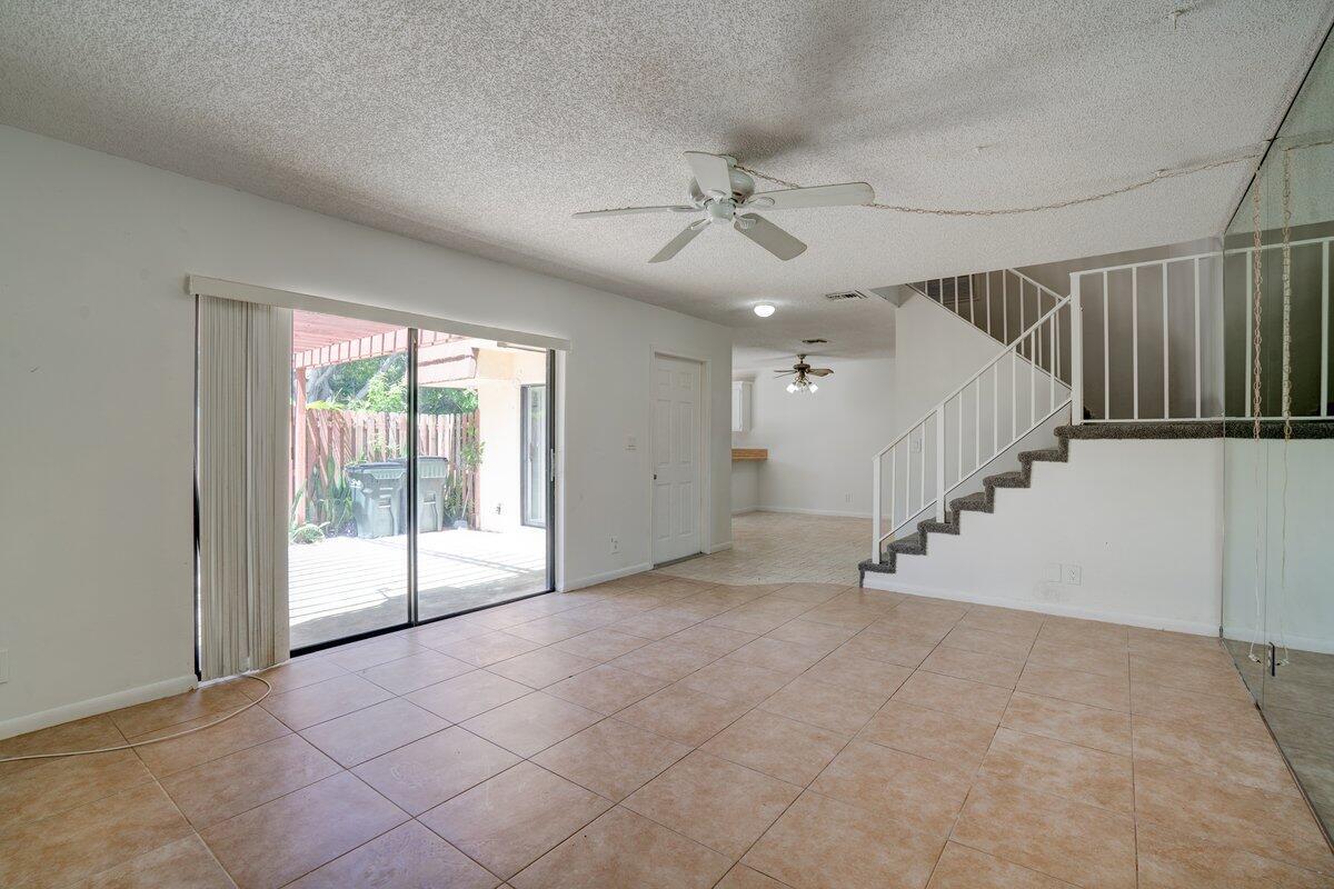 2530 Albatross Road N 8-B