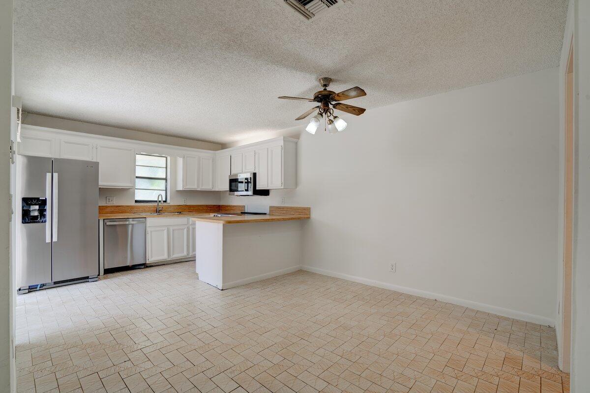 2530 Albatross Road N 8-B