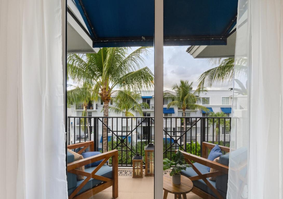 PINEAPPLE GROVE VILLAGE CONDO - Residential