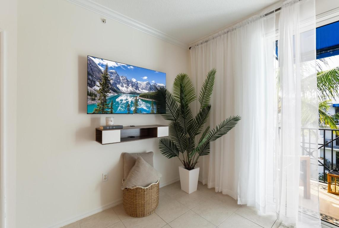 PINEAPPLE GROVE VILLAGE CONDO - Residential