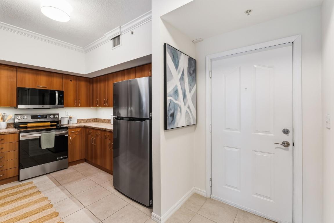 PINEAPPLE GROVE VILLAGE CONDO - Residential