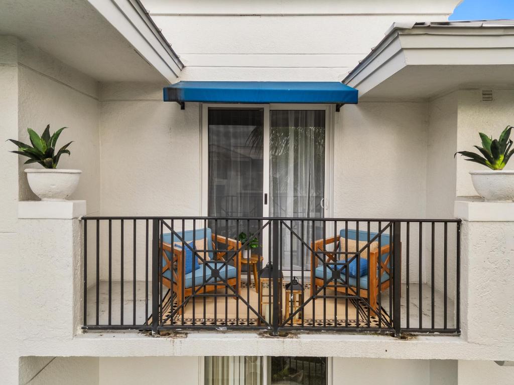 PINEAPPLE GROVE VILLAGE CONDO - Residential