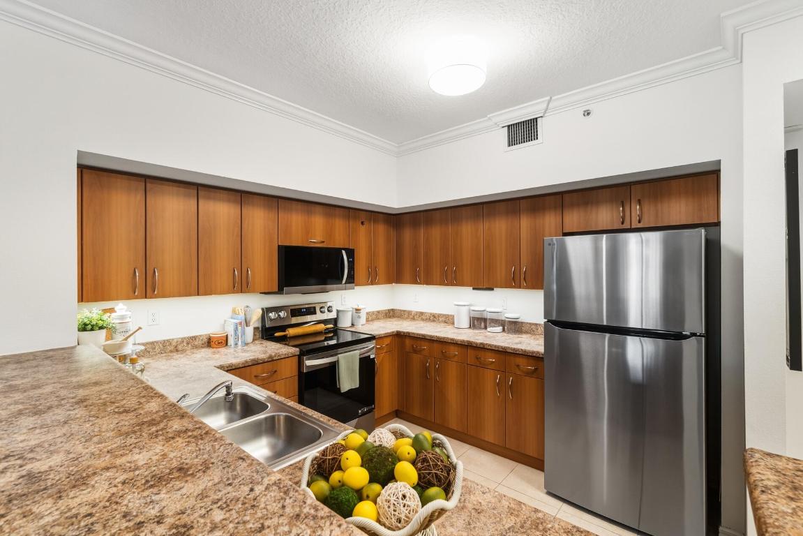 PINEAPPLE GROVE VILLAGE CONDO - Residential