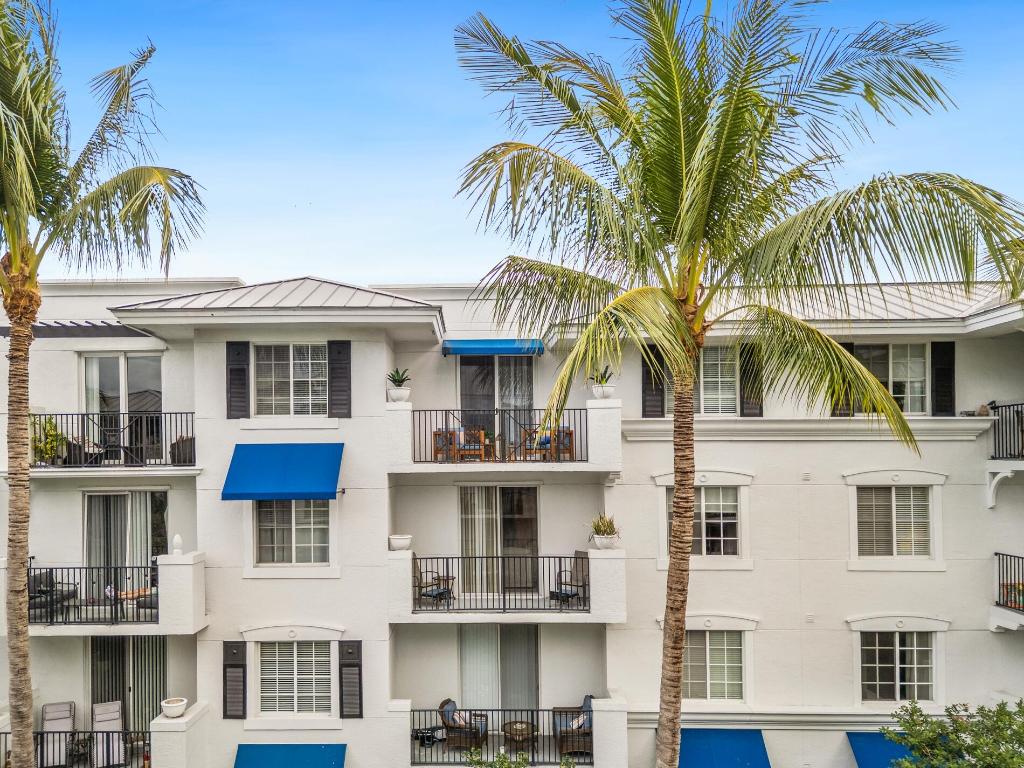 PINEAPPLE GROVE VILLAGE CONDO - Residential