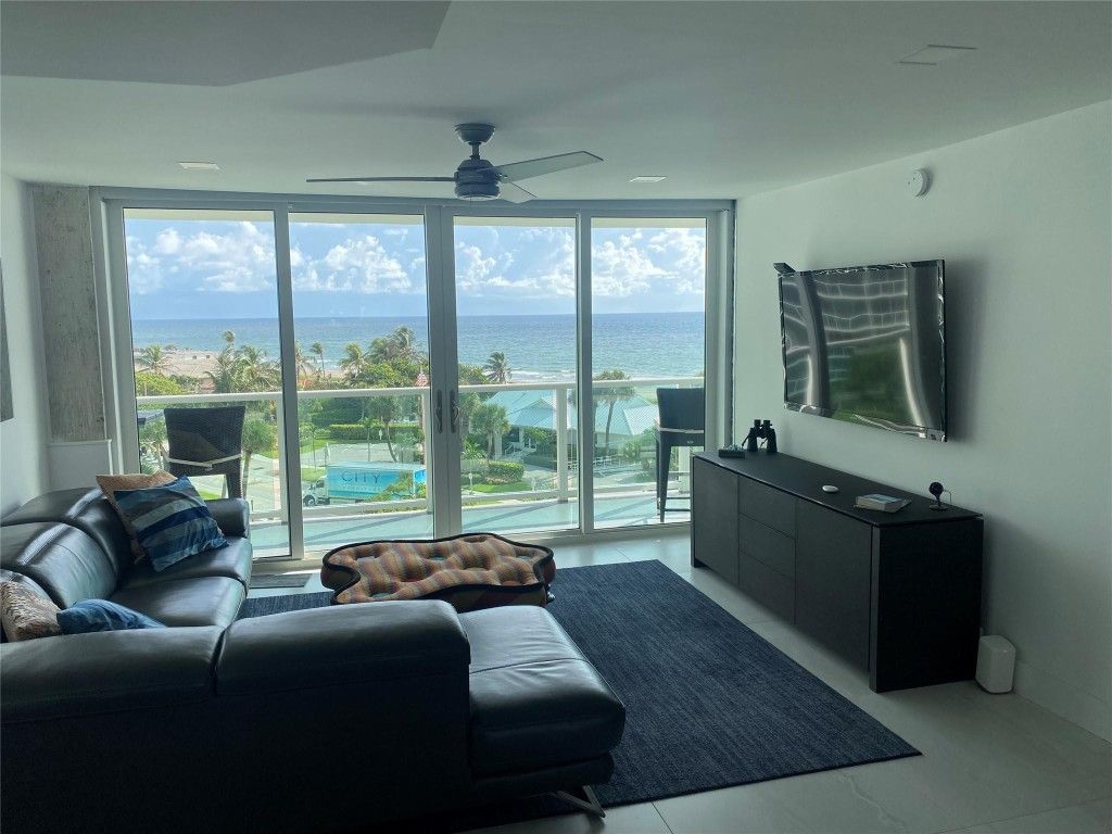 Photo of 333 NE 21st Avenue #700, Deerfield Beach, FL 33441 (MLS # F10458731)