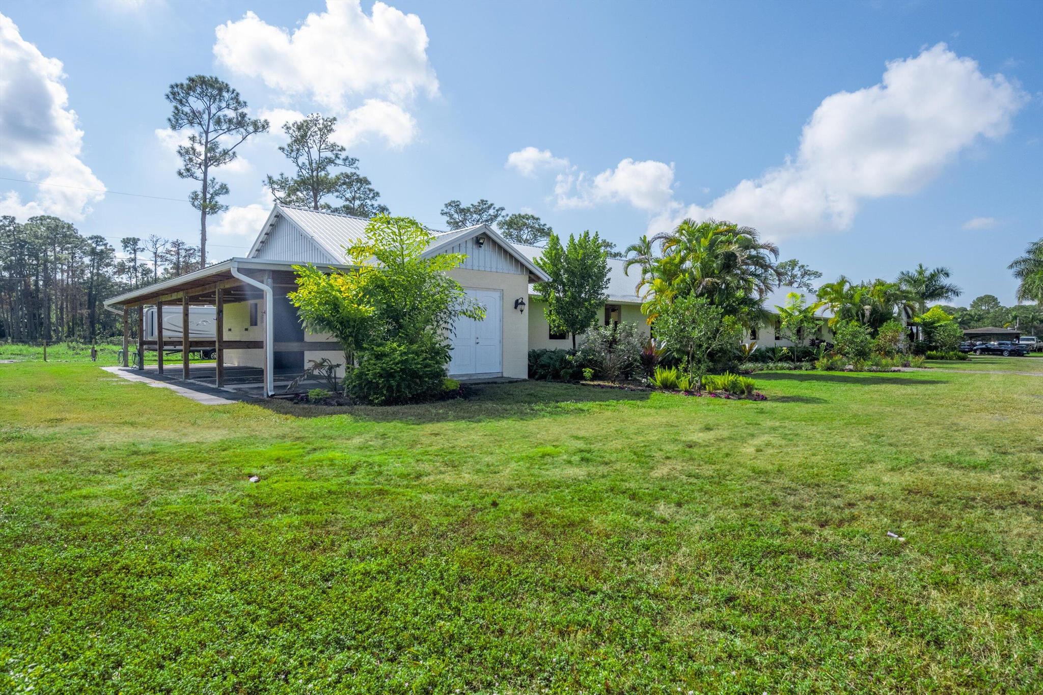 LOXAHATCHEE GROVES - Residential Lease