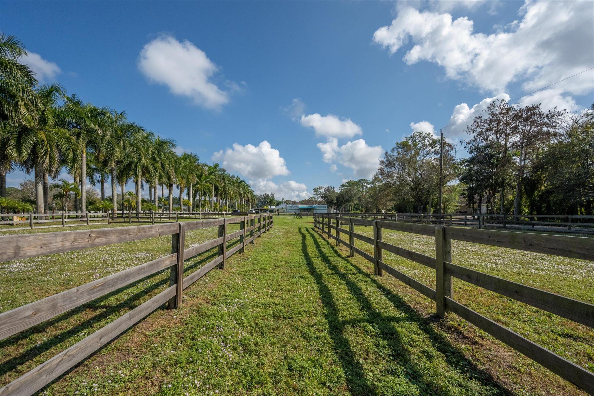 LOXAHATCHEE GROVES - Residential Lease