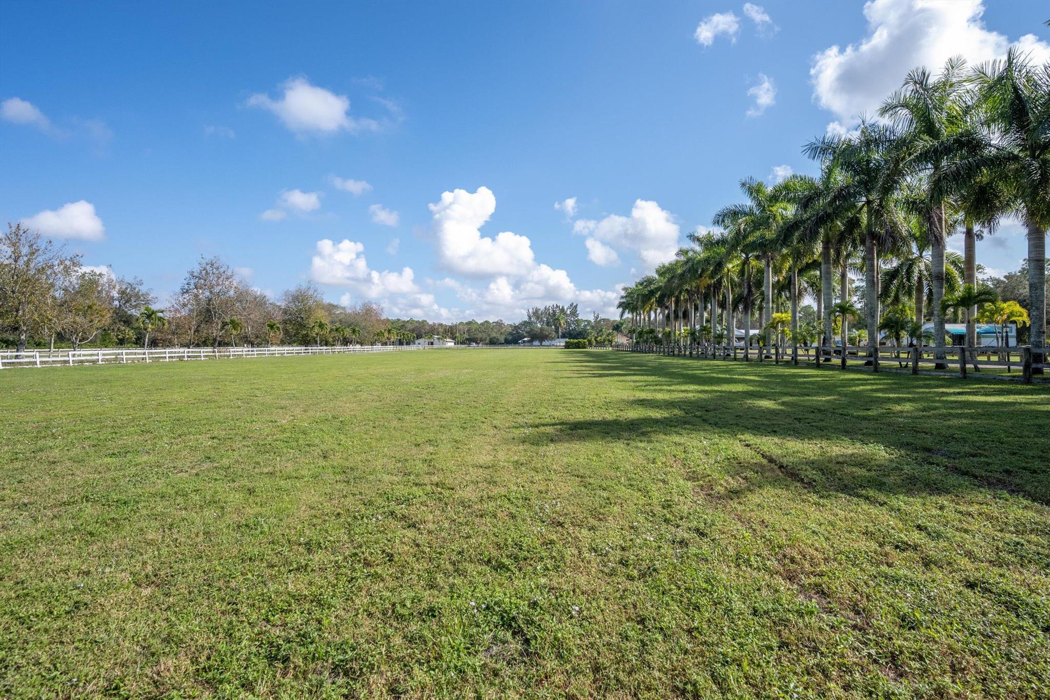 LOXAHATCHEE GROVES - Residential Lease