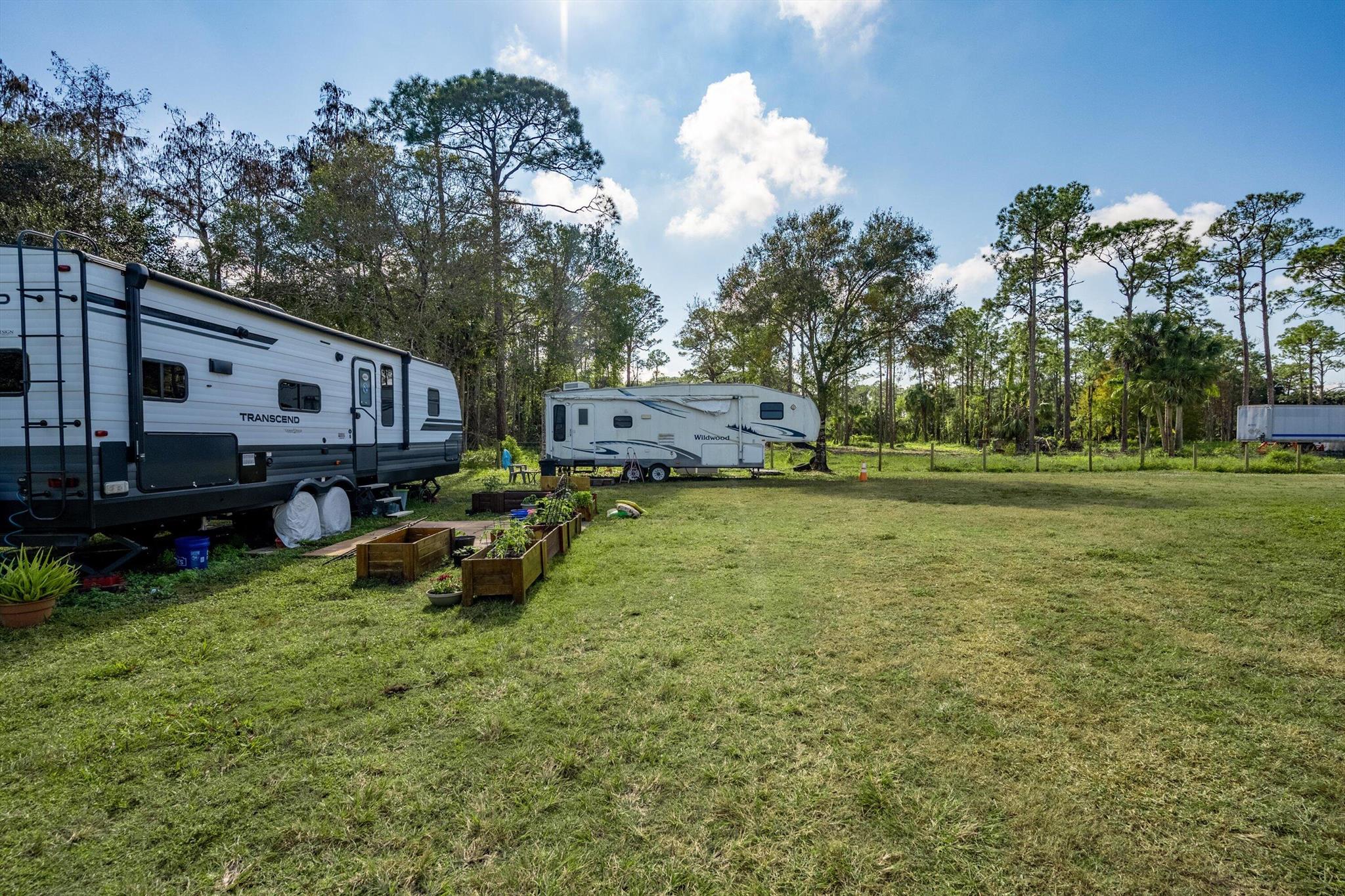 LOXAHATCHEE GROVES - Residential Lease