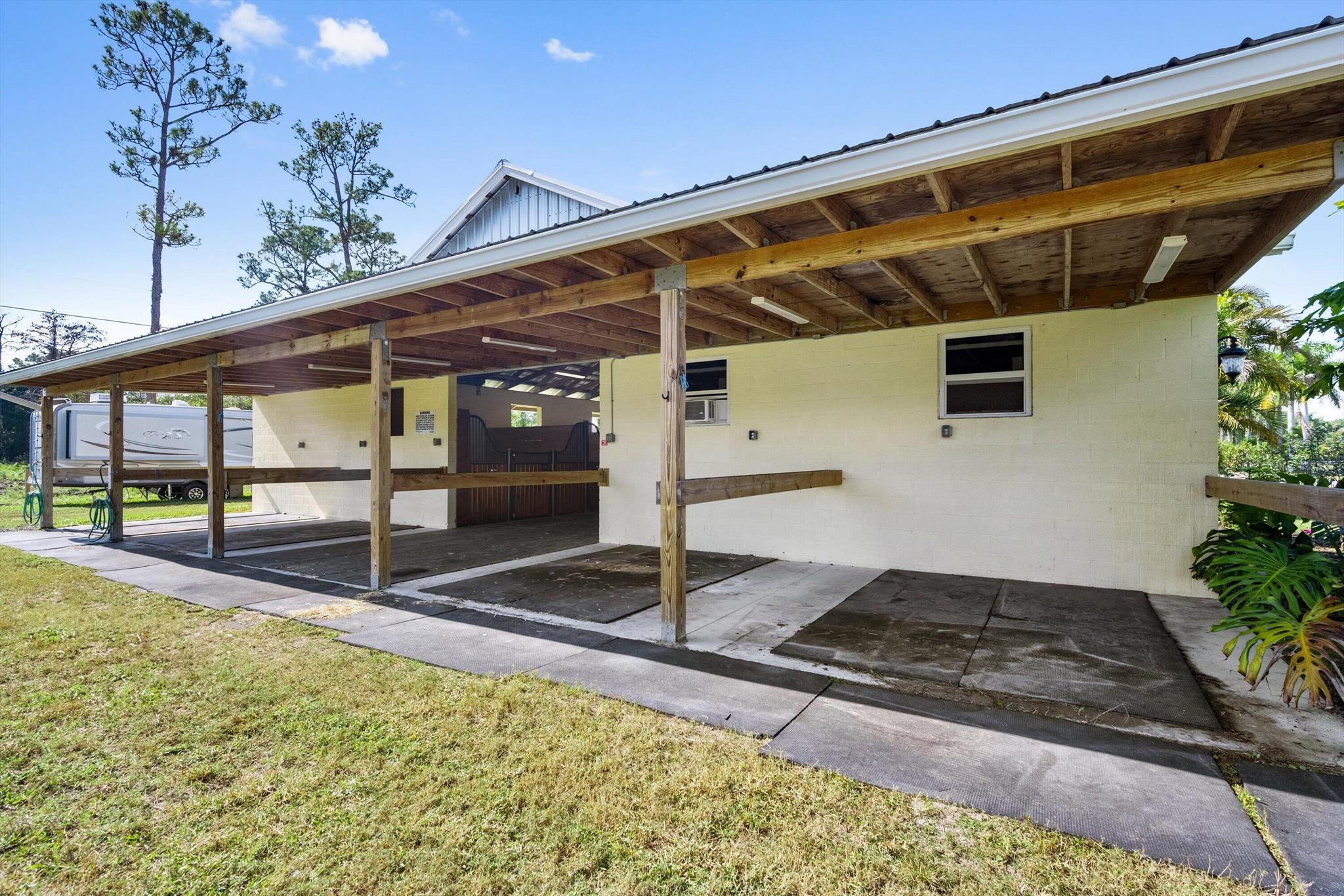 LOXAHATCHEE GROVES - Residential Lease