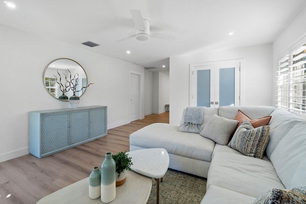 Photo of 111 NE 10th Street, Delray Beach, FL 33444 (MLS # R11012983)