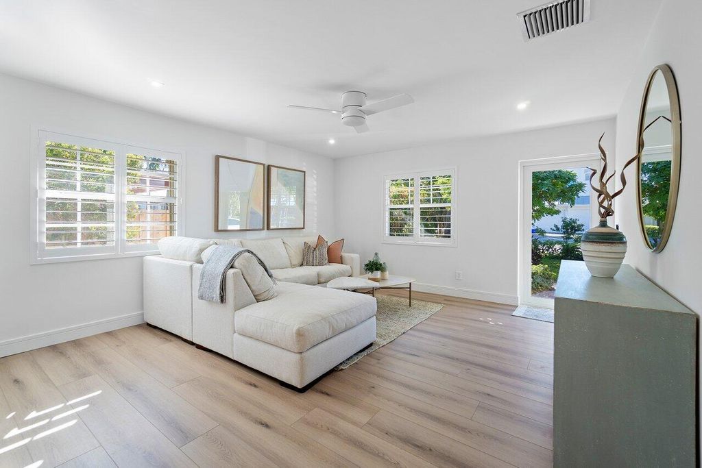 Photo of 111 NE 10th Street, Delray Beach, FL 33444 (MLS # R11012983)