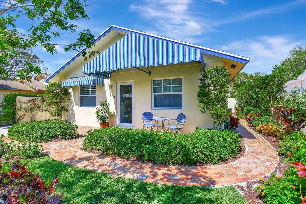 Photo of 111 NE 10th Street, Delray Beach, FL 33444 (MLS # R11012983)