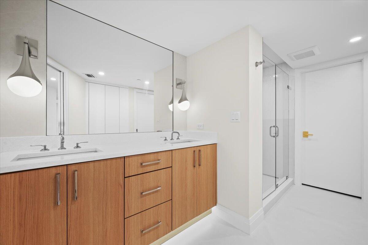 OLD PORT COVE LAKE POINT - Residential