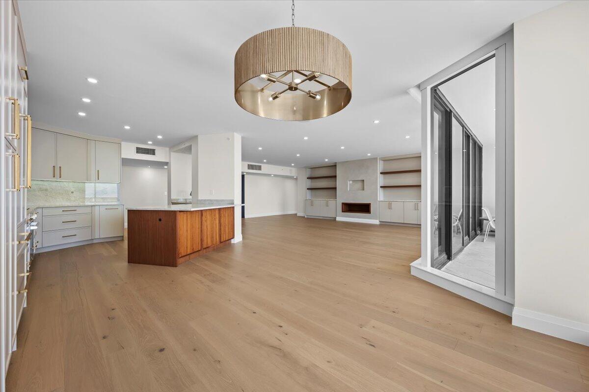 OLD PORT COVE LAKE POINT - Residential