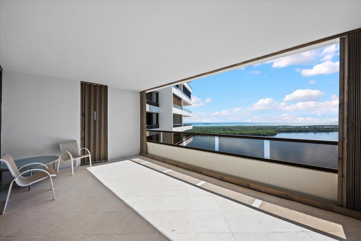 OLD PORT COVE LAKE POINT - Residential