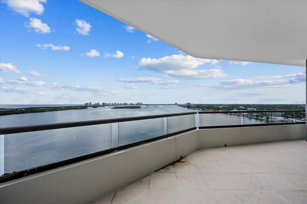 OLD PORT COVE LAKE POINT - Residential