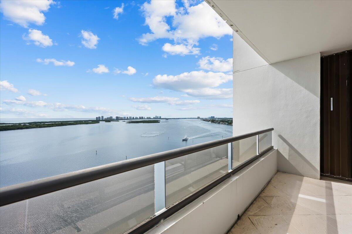 OLD PORT COVE LAKE POINT - Residential