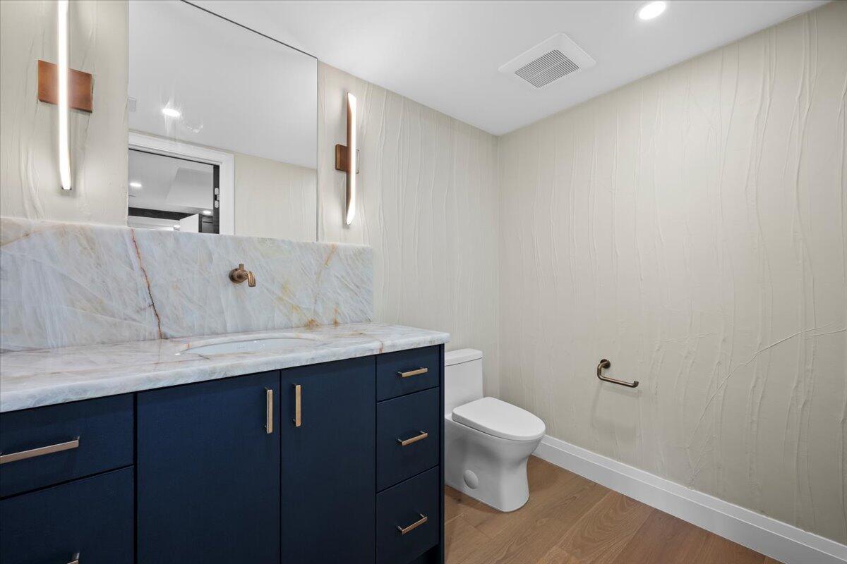 OLD PORT COVE LAKE POINT - Residential