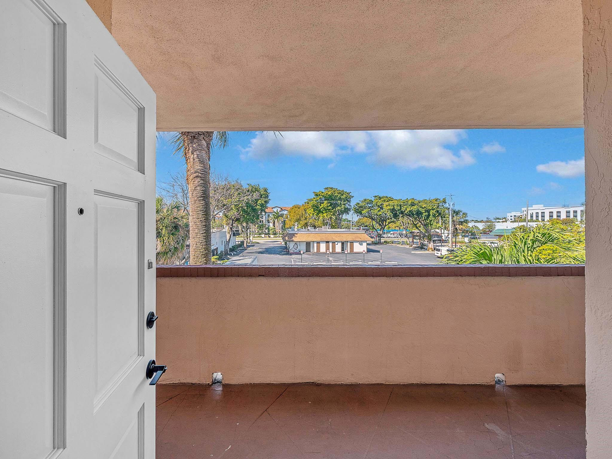 Lighthouse Point Plaza - Residential