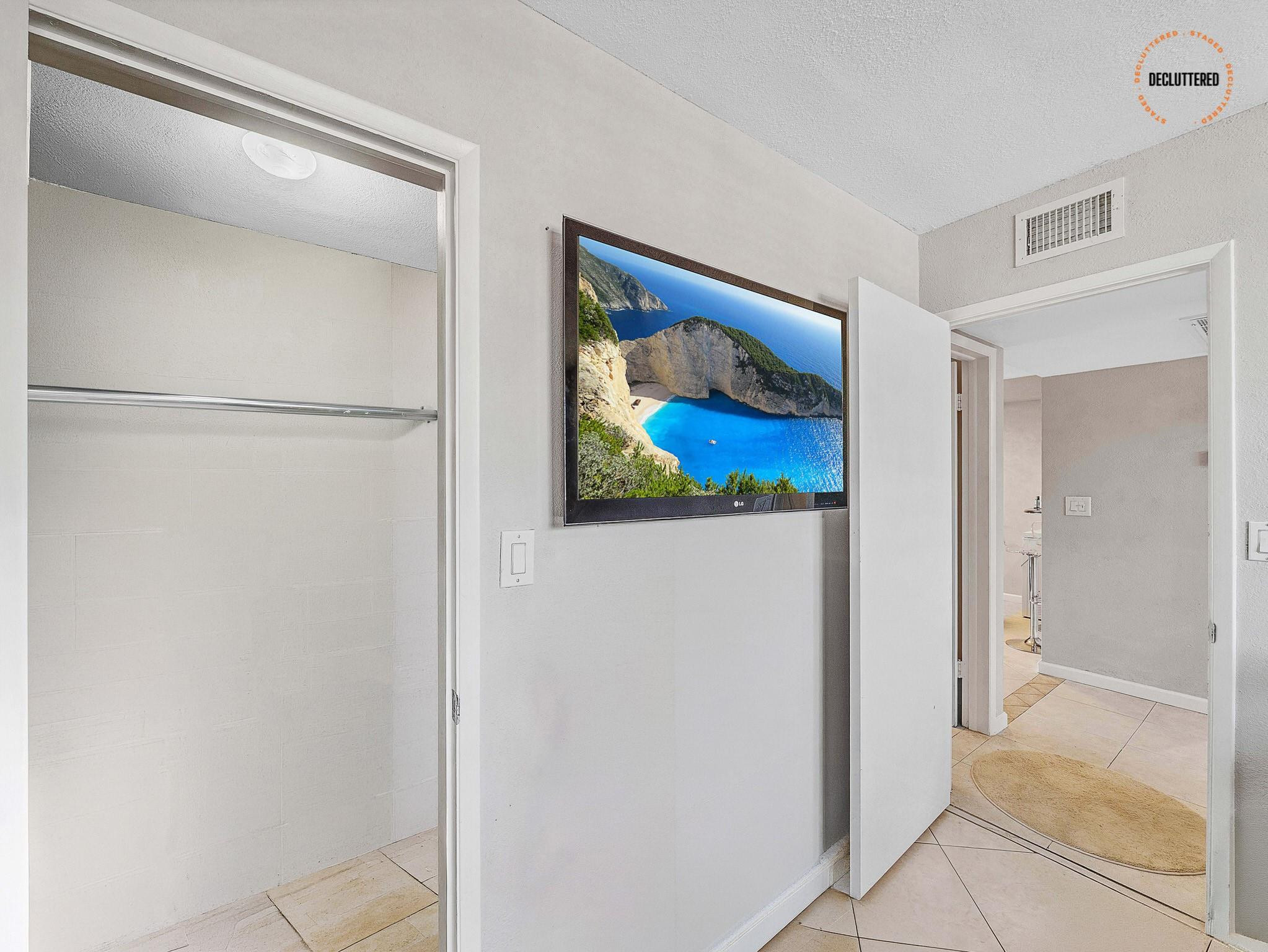 Lighthouse Point Plaza - Residential