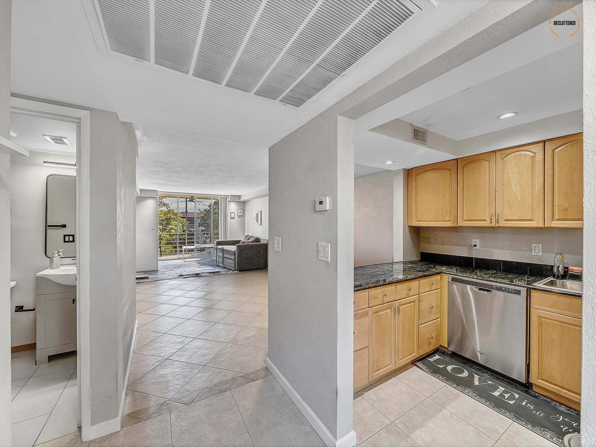 Lighthouse Point Plaza - Residential