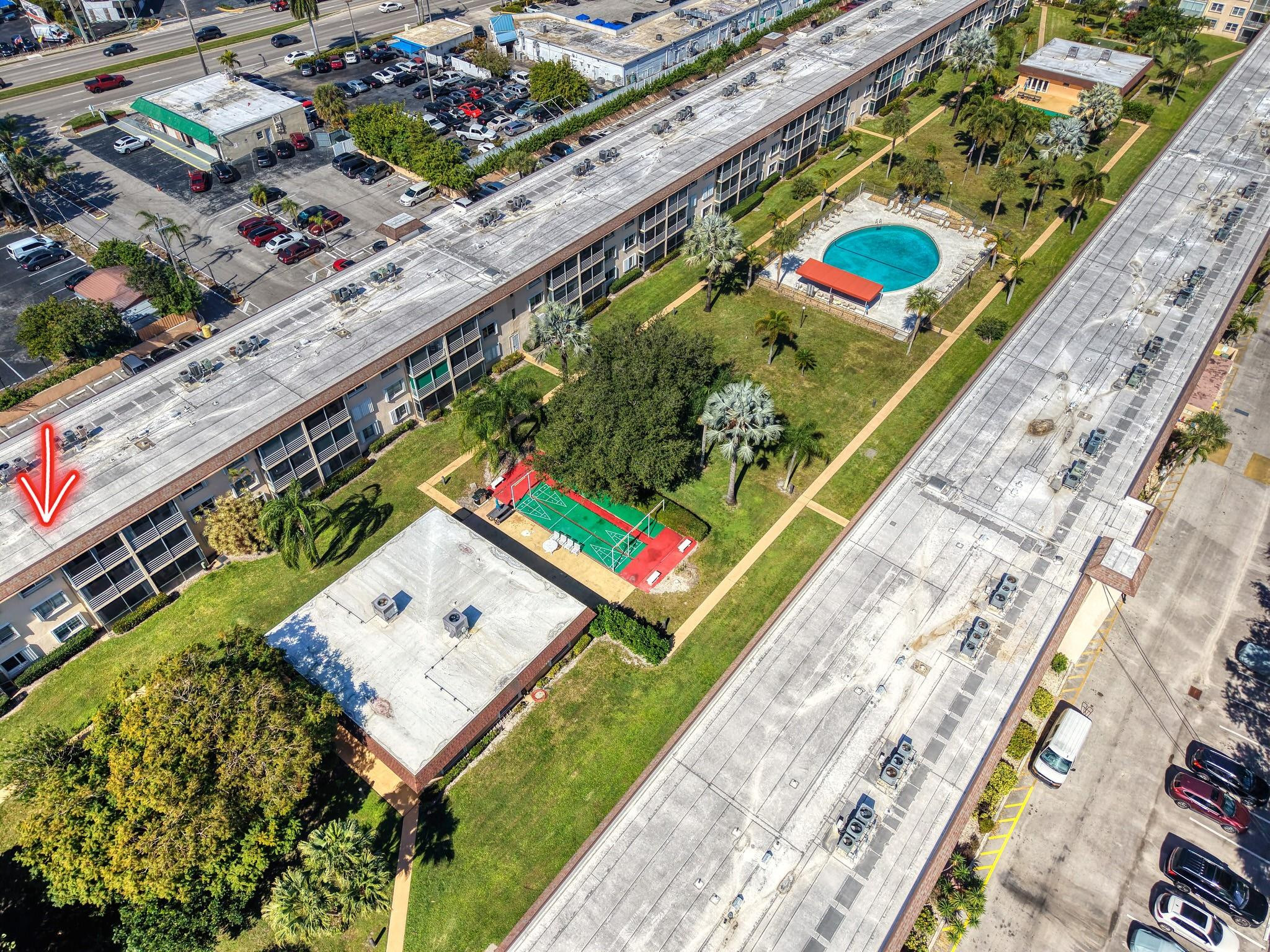 Lighthouse Point Plaza - Residential